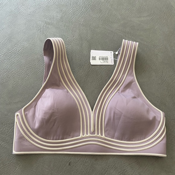 Lululemon get in line bra size 8 BNWT